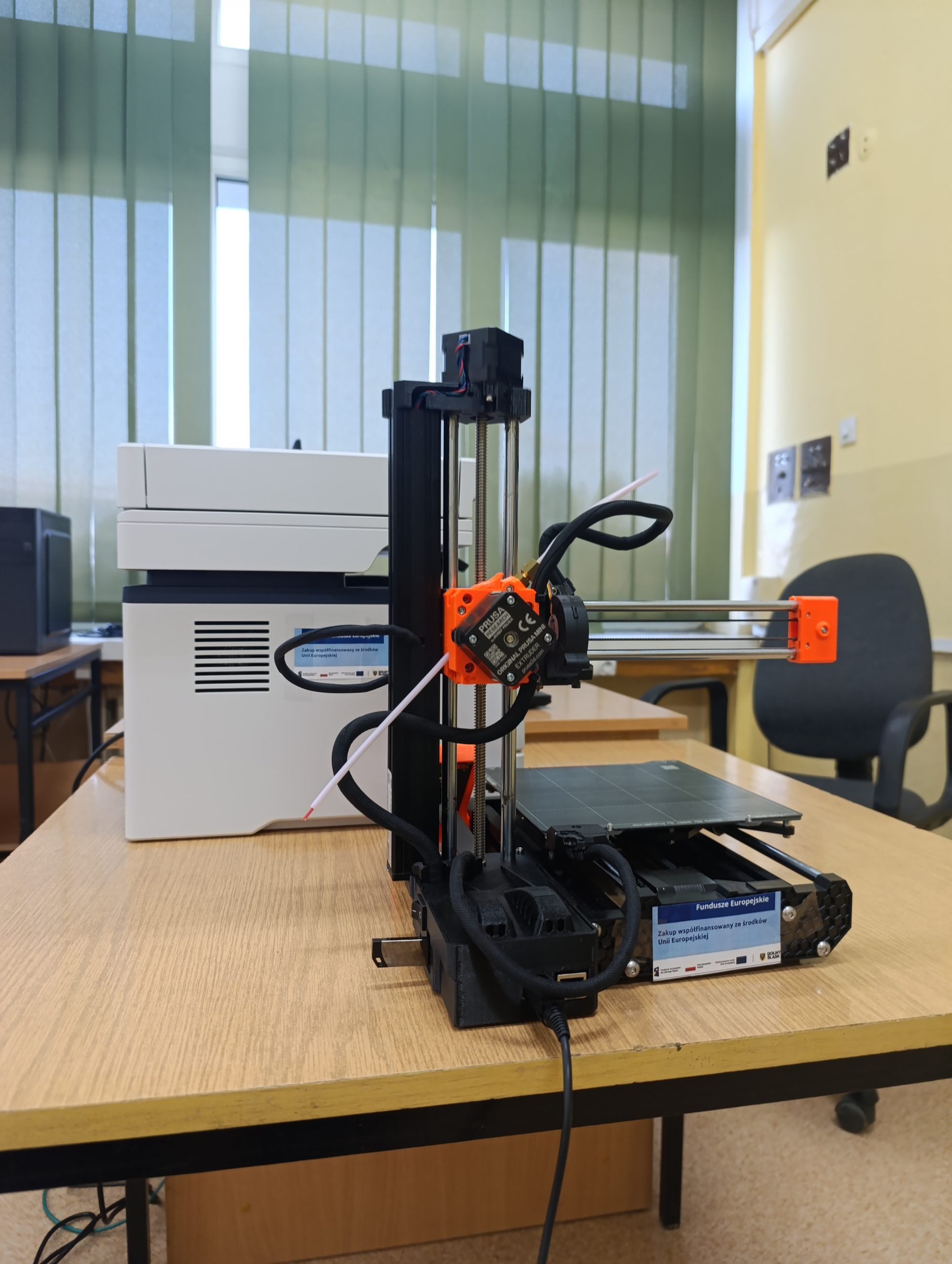 Sprzęt zakupiony ze środków UE w szkolnej sali.